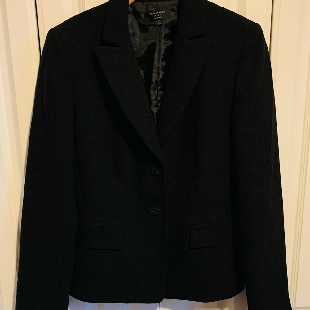 Tahari Elegant Black Blazer